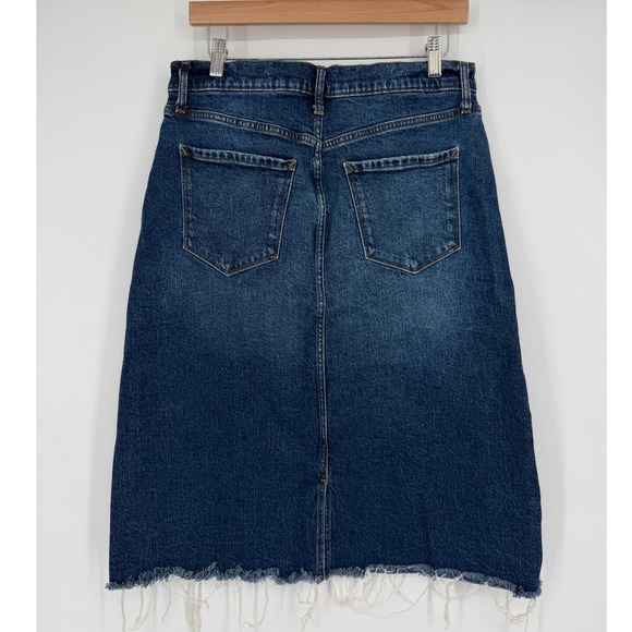 a.n.a High Rise Denim Pencil Skirt Medium Wash Frayed Hem Size 8 - Picture 5 of 7